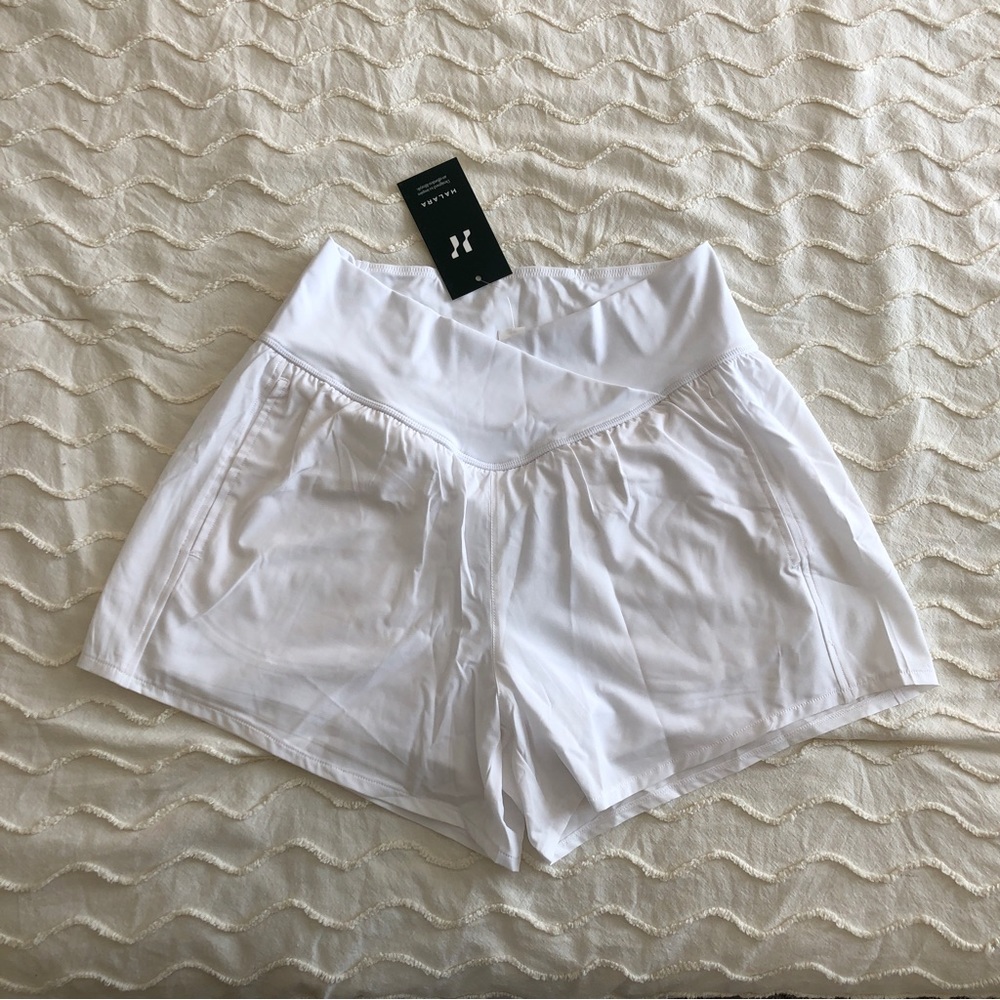 Breezeful High Waisted Crossover Side Pocket Yoga Shorts 4" (White / Large)